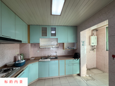 上海市徐汇区钦州南路8弄8号605室的房屋及地下1层271车位